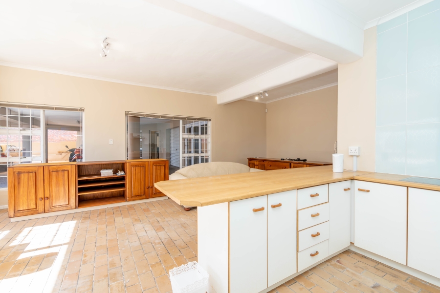 8 Bedroom Property for Sale in Middedorp Western Cape